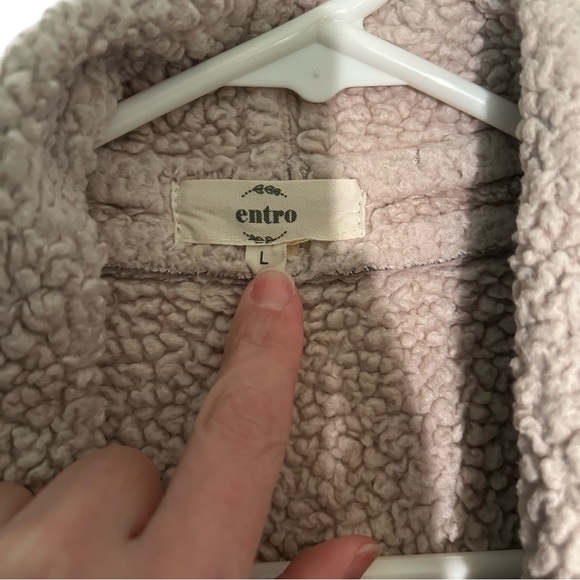 Entro Gray and Cream Open Front Vest - Picture 2 of 4